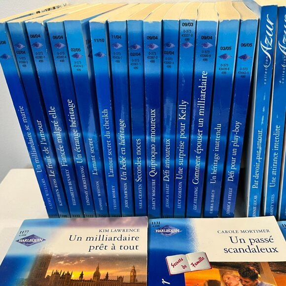 Lot of 34 "Harlequin Azur" French Paperback Romance Novels - Excellent condition - Picture 2 of 9